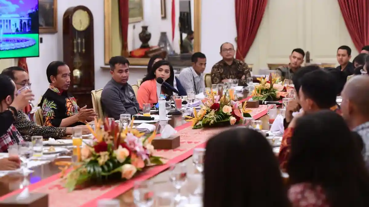 Presiden Jokowi Silaturahmi dan Ajak Wartawan Istana Makan Bakso