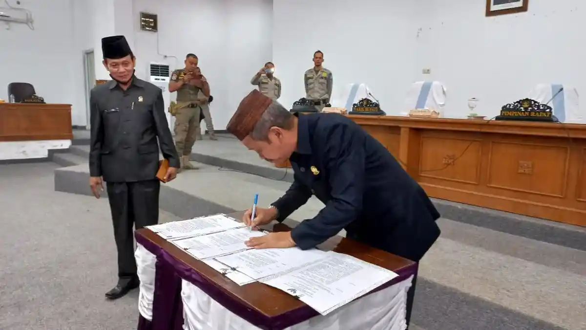 Taufik Sah Gantikan Mendra Sebagai Wakil Ketua I DPRD Bangka