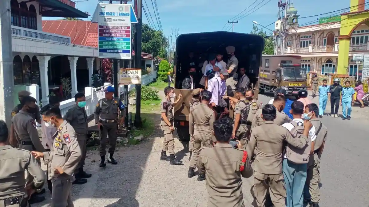 41 Pelajar Diangkut Satpol PP Padang, Kedapatan Nongkrong di Warung saat Jam Pelajaran