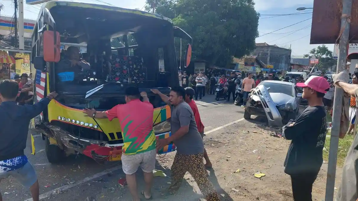 Kecelakaan Maut di Indramayu, Bus Kopayu Tabrak Altis Lalu Terbalik, Satu Penumpang Meninggal
