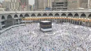 kabah-diabadikan-pada-jumat-1972019-dalam-kondisi-kain-kiswah.jpg