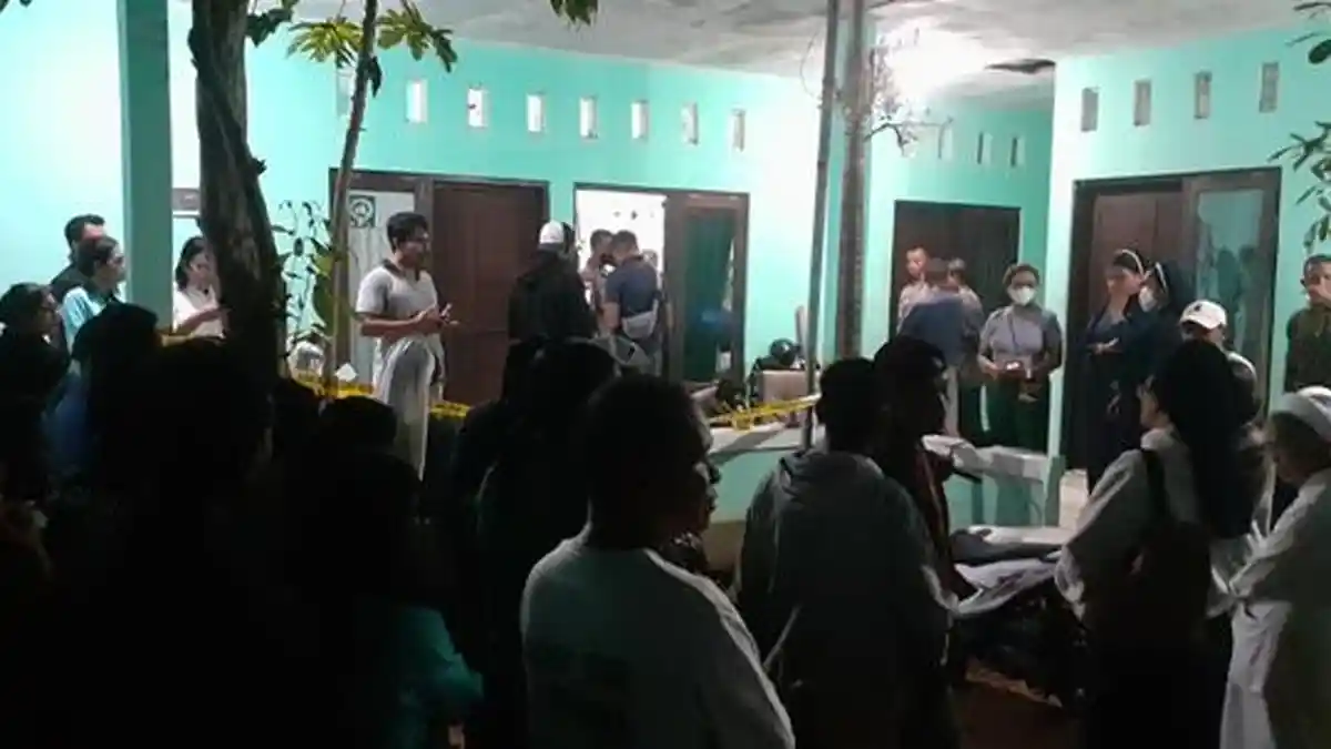 Tangis Histeris Rekan dan Kerabat Iringi Kepergian Perawat RS Borromeus