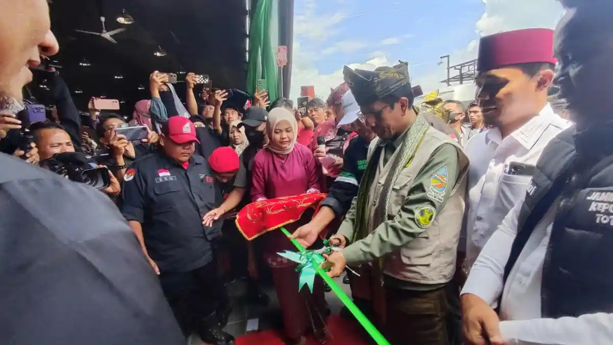 FOTO: Mahfud MD Resmikan Gerai UMKM di Pekanbaru - FOTO_Mahfud_MD_Resmikan_Gerai_UMKM_di_Pekanbaru_1.jpg