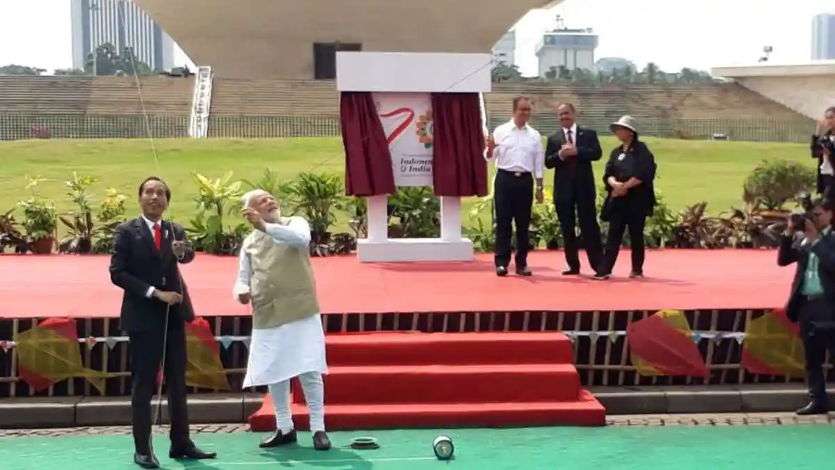 Jokowi Ajak PM India Bermain Layang-layang di Monas