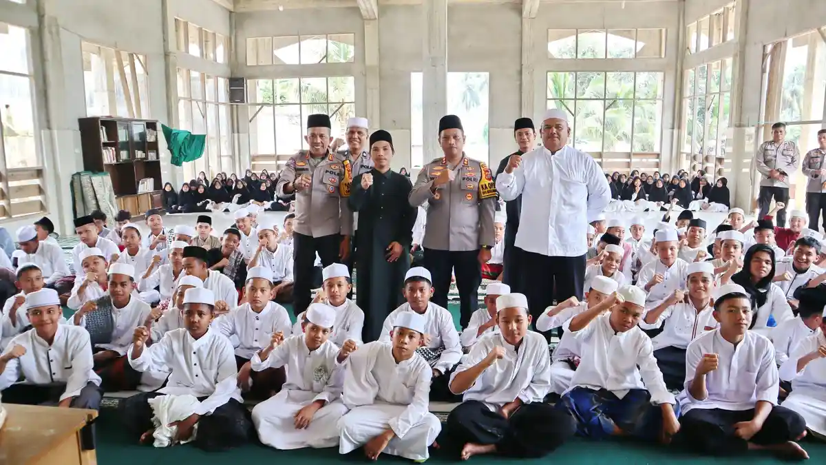 Kapolres Padangsidimpuan Gelar Jumat Berkah, Silaturahmi ke Pondok Pesantren Hajija Amalia Sari