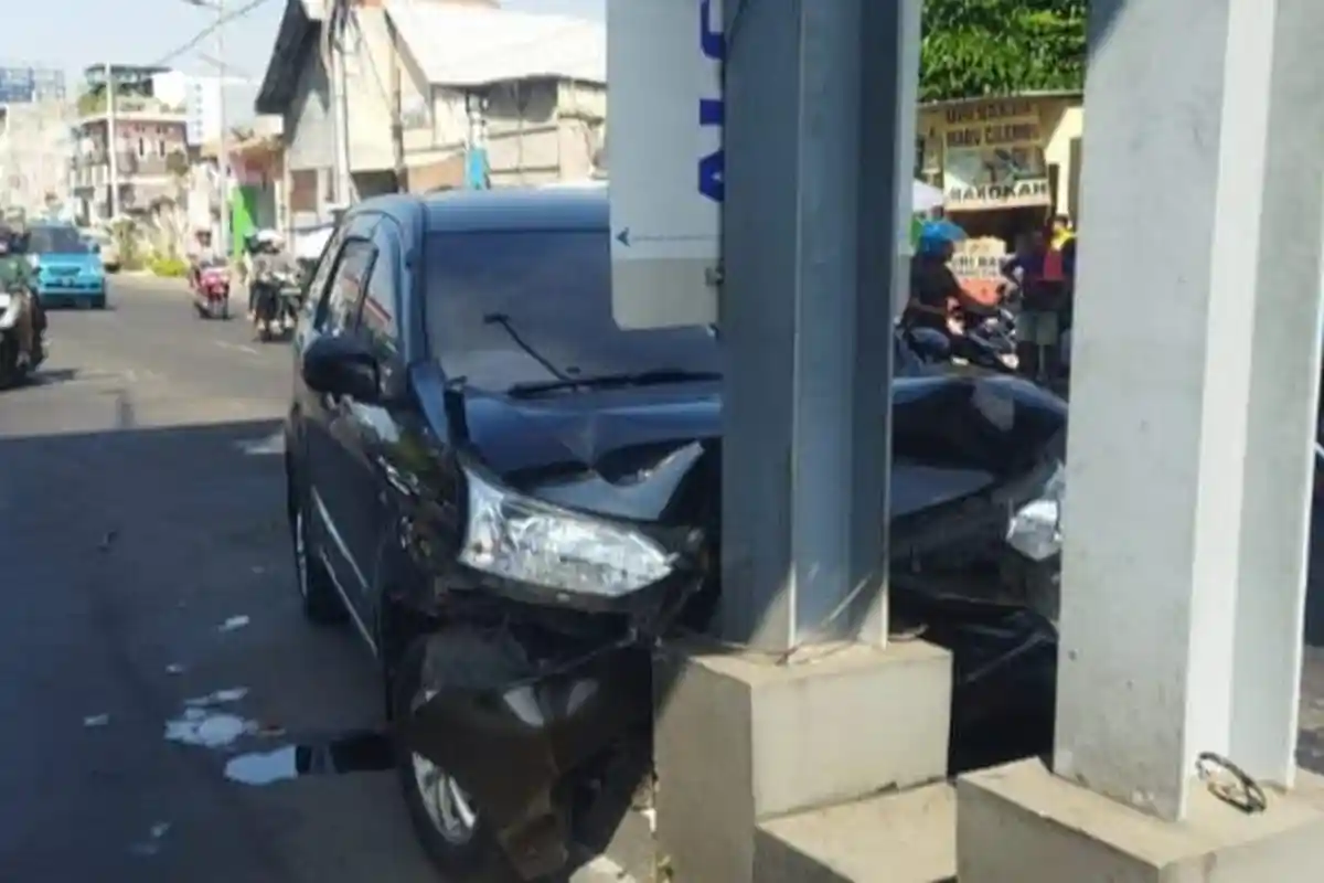 Niat Reuni SMP Berujung Petaka, 1 Penumpang Tewas Usai Avanza Hantam Tiang JPO Wonokromo
