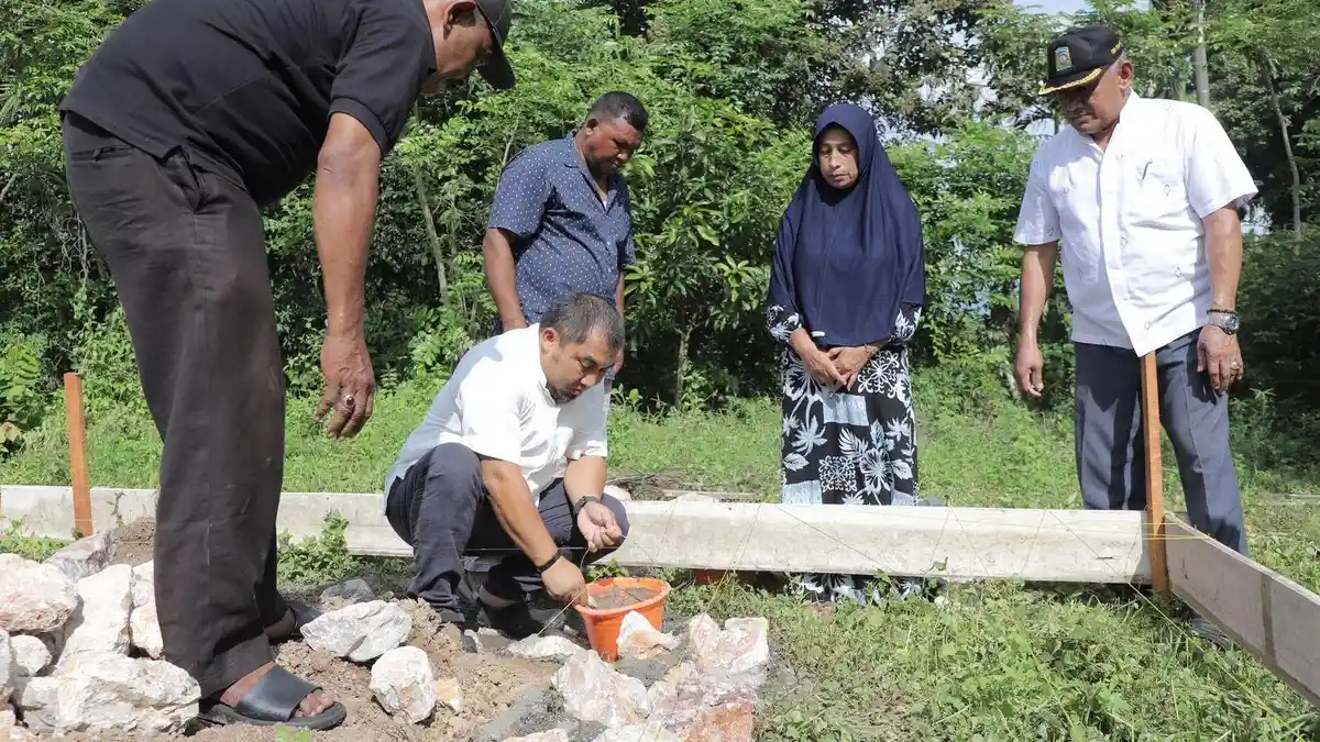 Rumah Duafa Hasil Swadaya Masyarakat di Kampung Bukit Meusara, Kota Jantho Mulai Dibangun