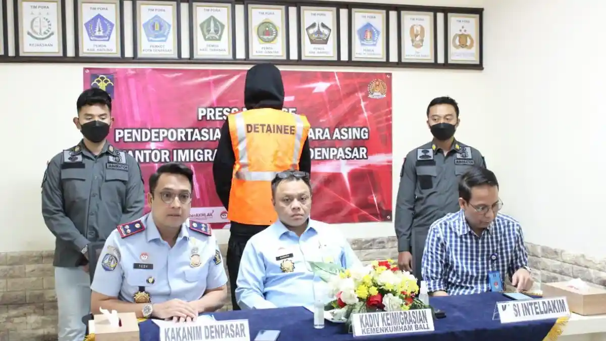 Bekerja Tanpa Izin di Bali, WN Rusia Ini Dideportasi