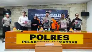 Kapolres-Pelabuhan-Makassar-AKBP-Yudi-Frianto-saat-merilis-kasus-pencabulan.jpg