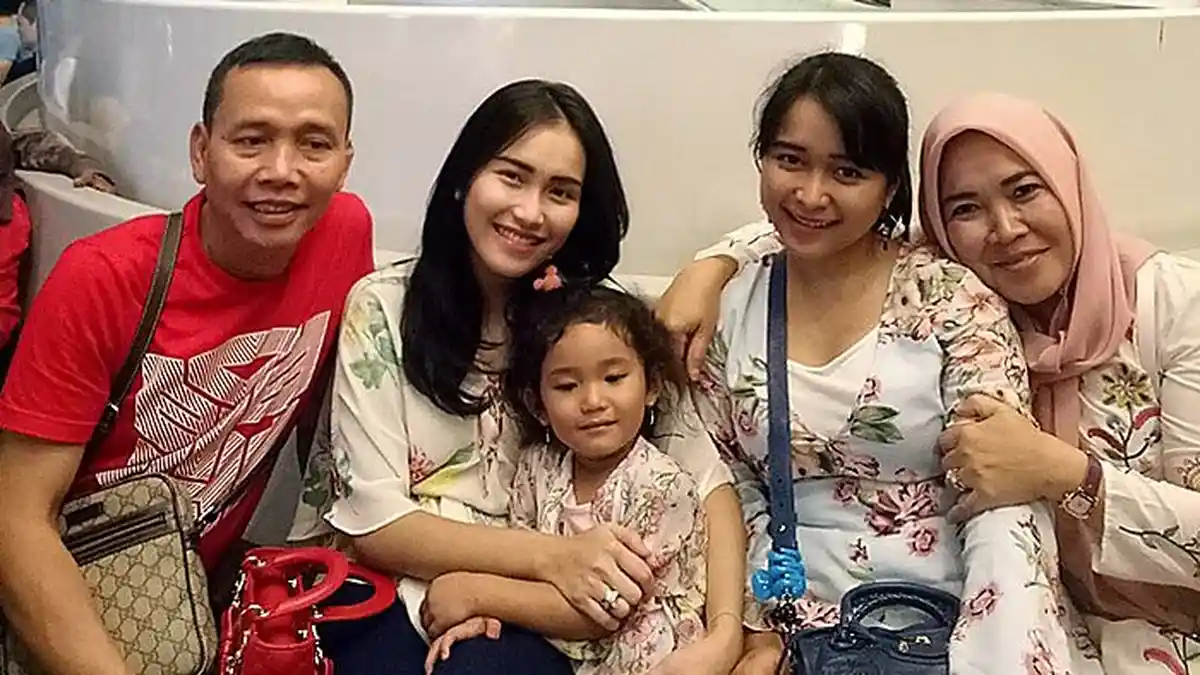 Inikah Ayah Kandung Ayu Ting Ting? Kata Abdul Rozak, Numpang Tenar Kali Ya. . .