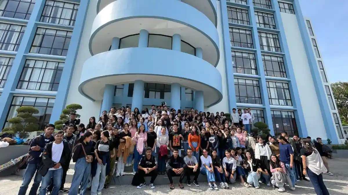 Mahasiswa Prodi Pendidikan Matematika Unika Ruteng  Bina Akrab Pererat Kekompakan ‎