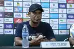 Coach-PSCS-Charis-Yulianto-saat-konferensi-pers-jela.jpg