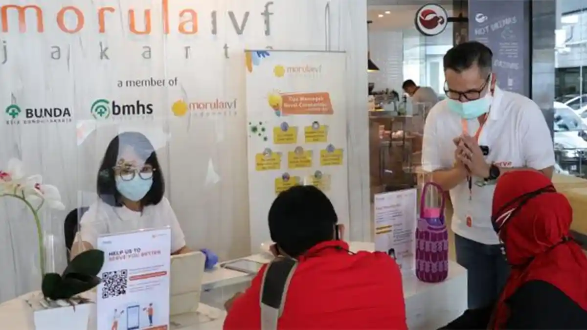 Peringati Harpelnas, Direksi dan Manajemen Morula IVF Layani Langsung Pasien yang Datang ke Klinik