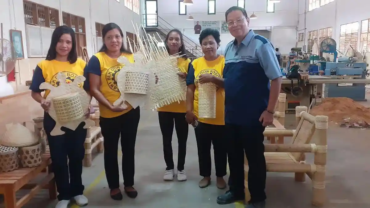 Keren dan Kreatif, BLK Don Bosco Sumba Barat Daya Bangun Menara Internet dari Bambu
