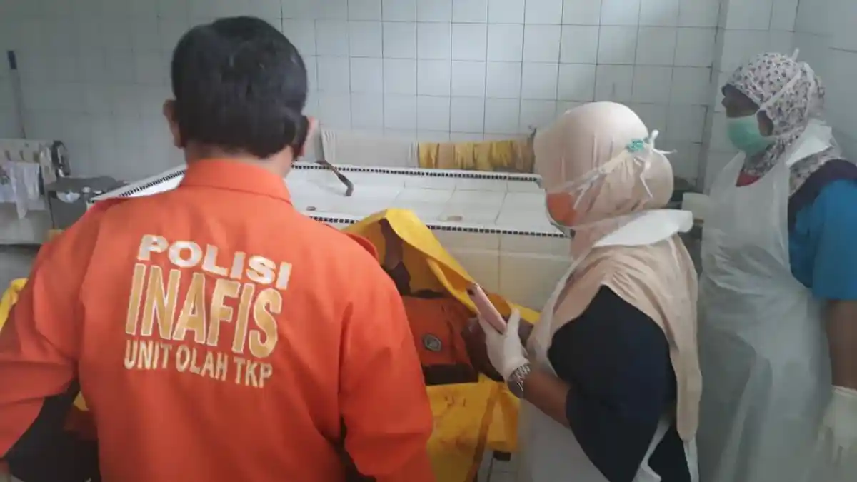 Identitas Mayat Pria Bertato di Meral Karimun Terungkap, Diduga Mabuk hingga Terjatuh ke Laut