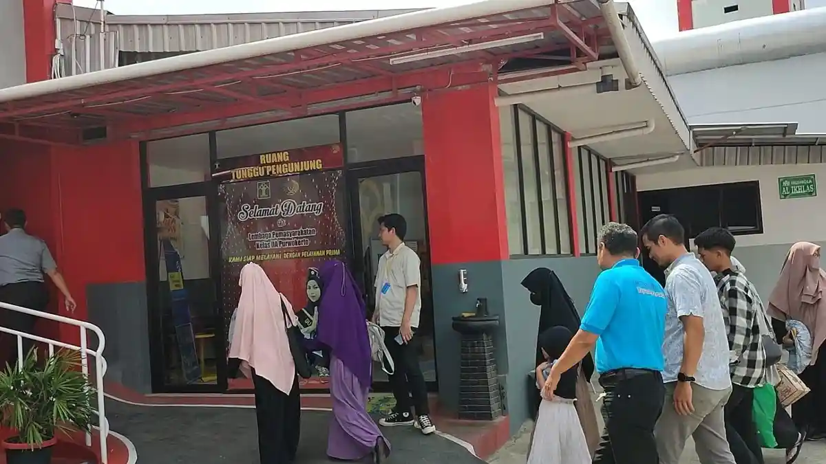 Momen Napiter di LP Purwokerto Dikunjungi Keluarga, Dirangkul Agar Kembali ke NKRI