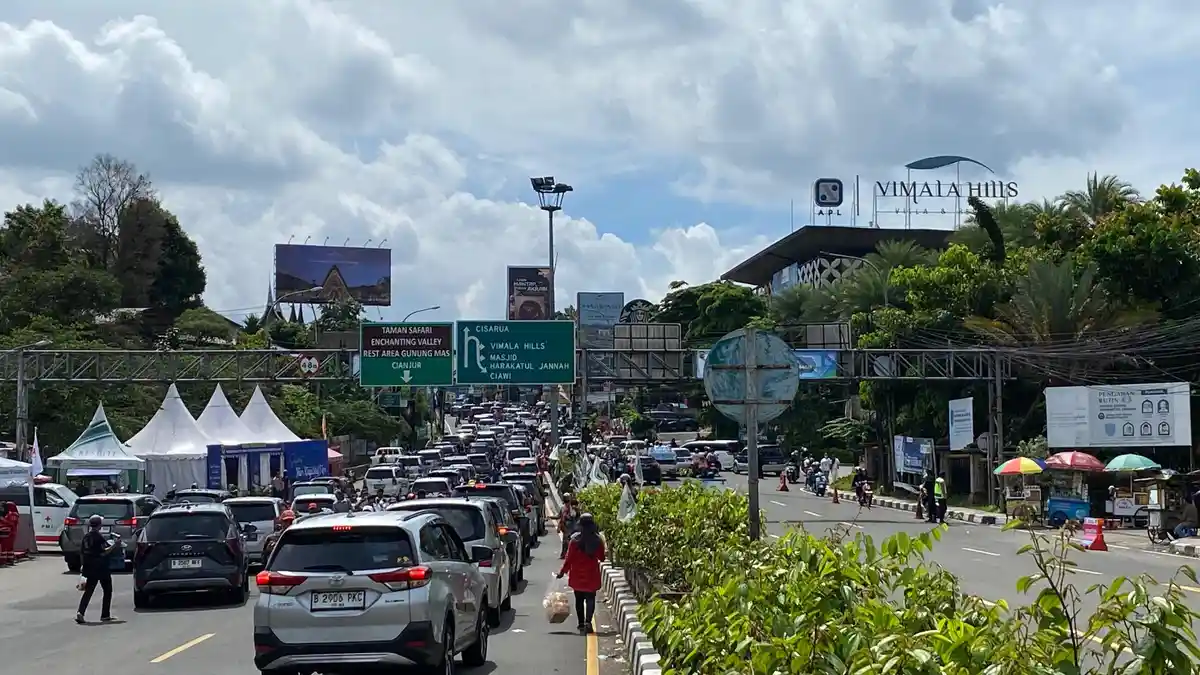 WASPADA Hari Ini Jalur Puncak Bogor Diprediksi Lebih Padat, One Way Akan Diterapkan Lebih Lama