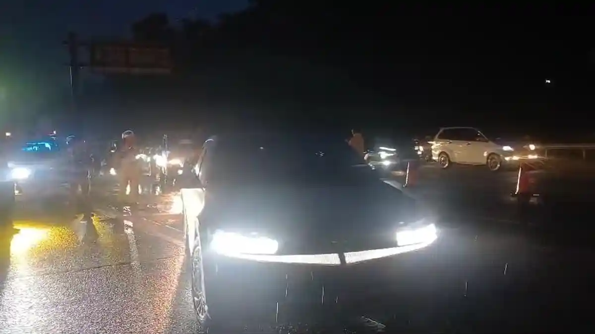 Arus Padat, Contraflow Diterapkan di Jalan Tol Japek Arah Jakarta