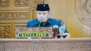Ketua-DPRD-Klaten-Edy-Sasongko-di-Sidang-Paripurna-November.jpg