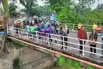 Pantau Aksi Bersih Sungai Brantas di Jembatan Lama, Pj Wali Kota Kediri Zanariah: Jaga Cagar Budaya
