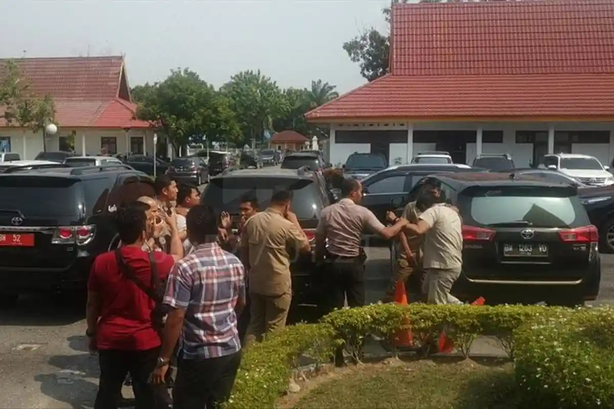 Momen Jenderal Polisi Usir 2 Mahasiswa di Acara Rapat, 'Tolong Hormati Saya'