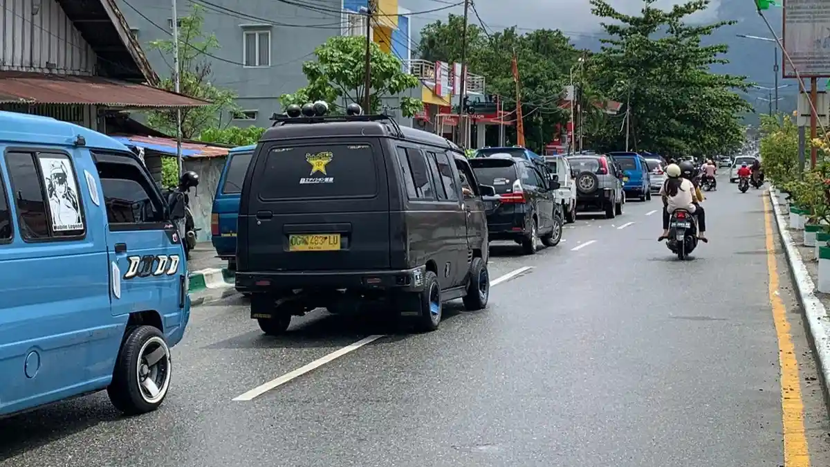 Sopir Angkutan Umum Bongkar Penyebab Fenomena Antre Berjam-jam di SPBU Labuhan Halmahera Selatan
