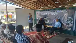 Meluncurkan-buku-Mereka-Bicara-Profesor-Abdi.jpg