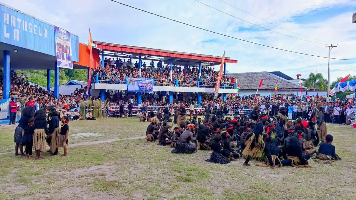 Bikin Haru, Tarian Hu'ul Kisahkan Perjalanan Warga Mamala dari Pulau Seram