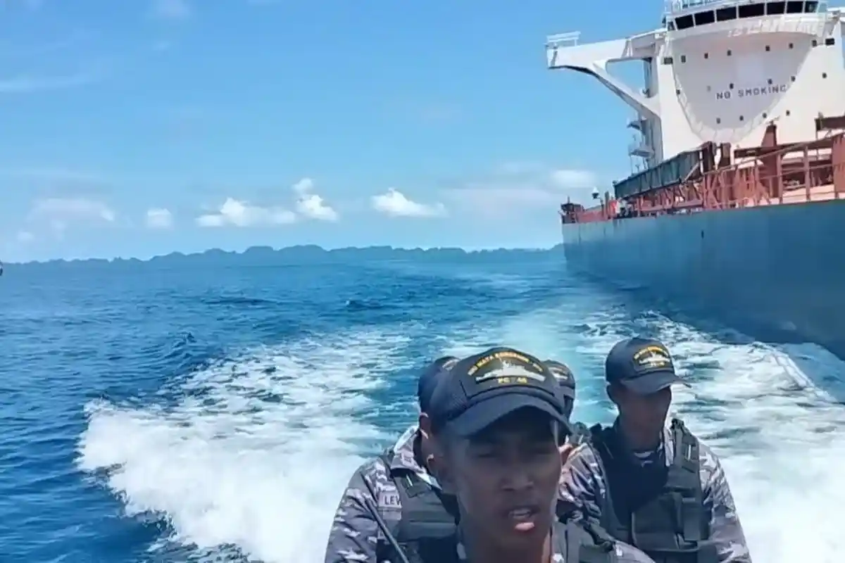 Koarmada III Amankan Kapal MV Inggris Indian Partnership yang Karam di Perairan Misool Raja Ampat
