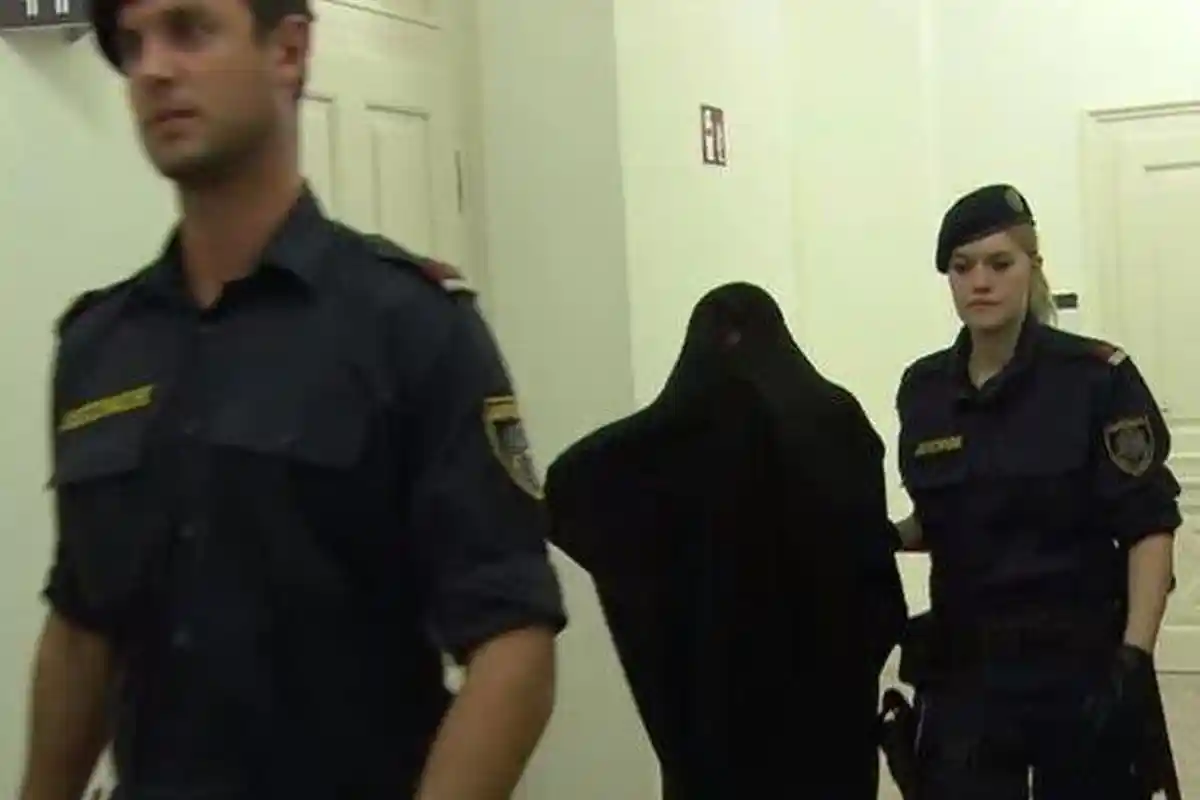 Tak Kuasa Melayani Nafsu Tinggi Suami, Sang Istri Ambil Tindakan Ini & Berakhir di Kantor Polisi