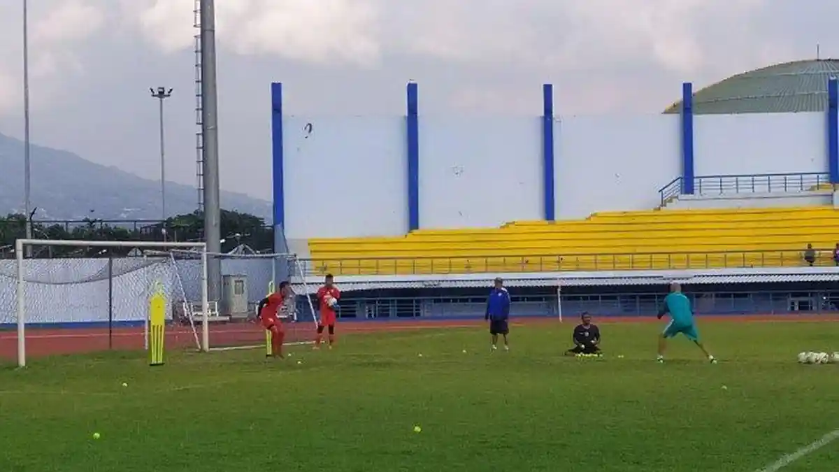 Metode Unik Luizinho Passos Pada Latihan Kiper Persib Bandung
