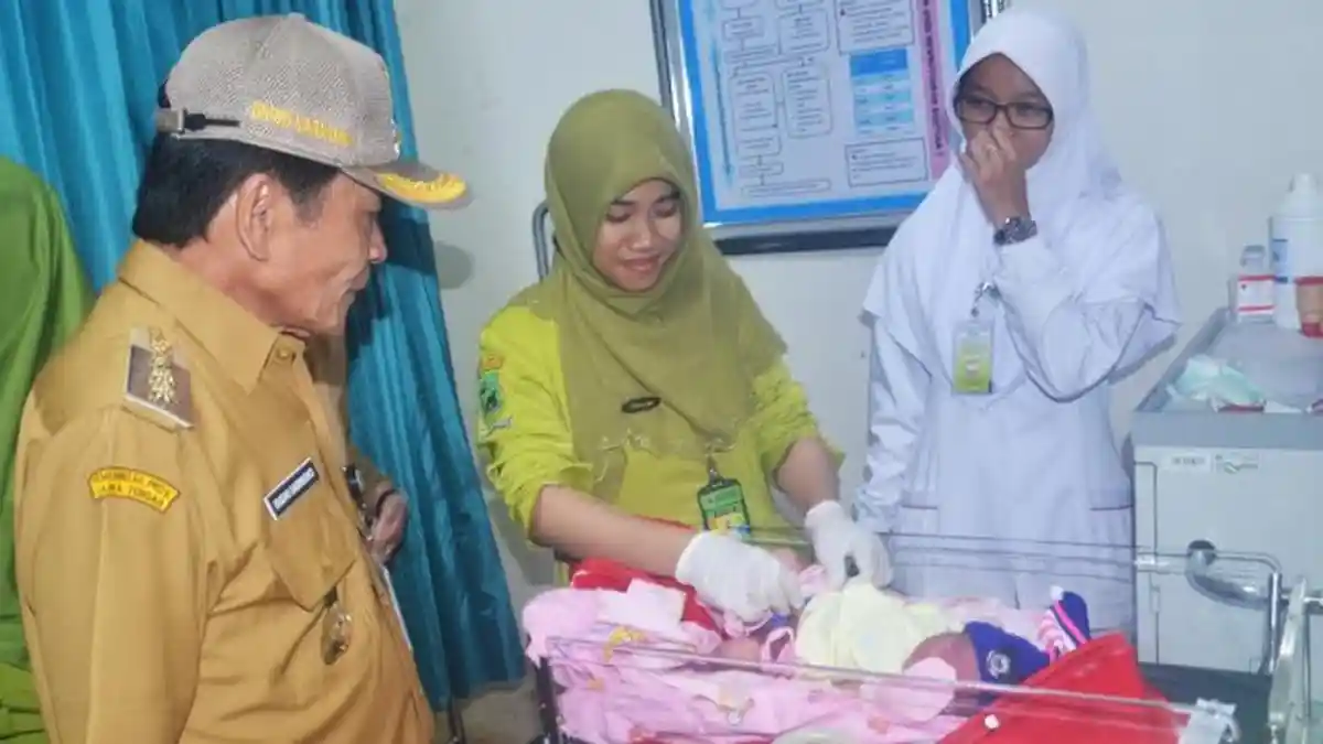 Cerita Bupati Banjarnegara yang Suka Adopsi Bayi Terlantar