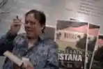 J Osdar Luncurkan Buku Sisi Lain Istana