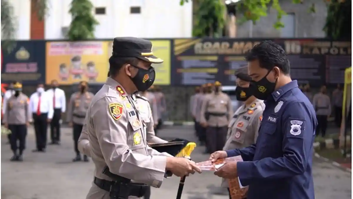 Kapolres Wonogiri Berikan Penghargaan dan Pengabdian pada Anggotanya, Inilah Daftar Penerimanya