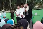 Rohmah Senang Dapat Parsel Sembako saat Ngabuburit Bareng Bupati Paramitha