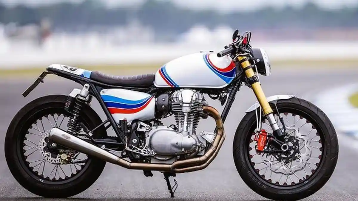 Retro tapi Modern dari Gaya Modif Kawasaki W800 Tunggangan Instruktur Balap