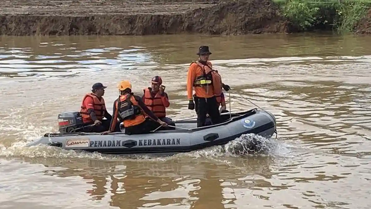 Air Keruh Hambat Tim SAR Cari Anak Hanyut di Sungai Batang Kandis Padang