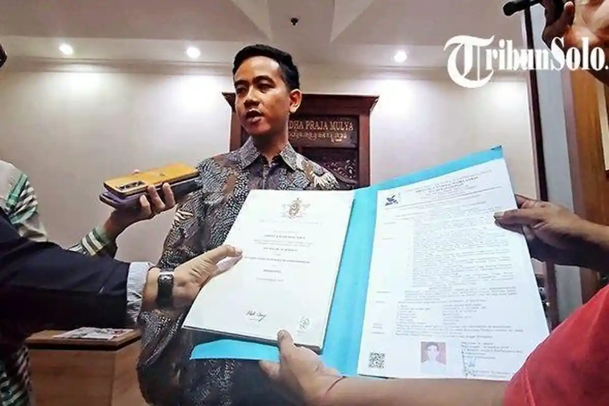 Nilai Ijazah Gibran di University of Bradford Disorot, IPK Tak Sampai 3,0 Jika Kuliah di Indonesia?