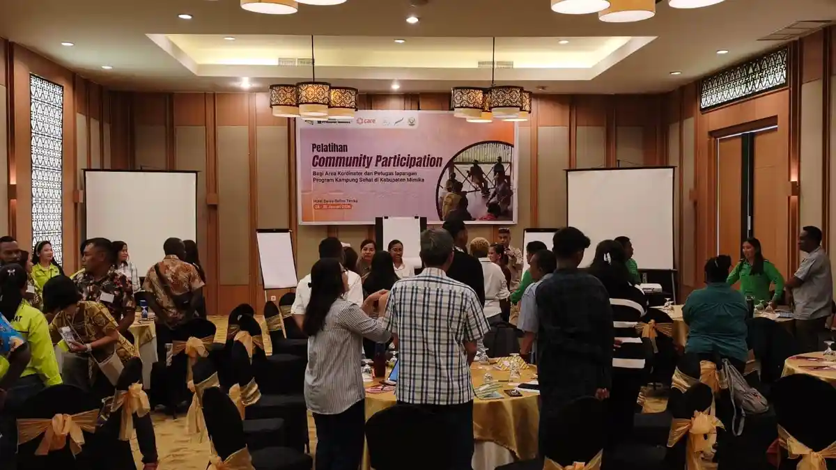 YPMAK dan yayasan care Peduli Latih Petugas Kemandirian Kampung Sehat di Mimika