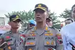 Kapolres-Karanganyar-AKBP-Jerrold-Hendra-Yosef-Kumontoy-saat-diwawancarai-media.jpg