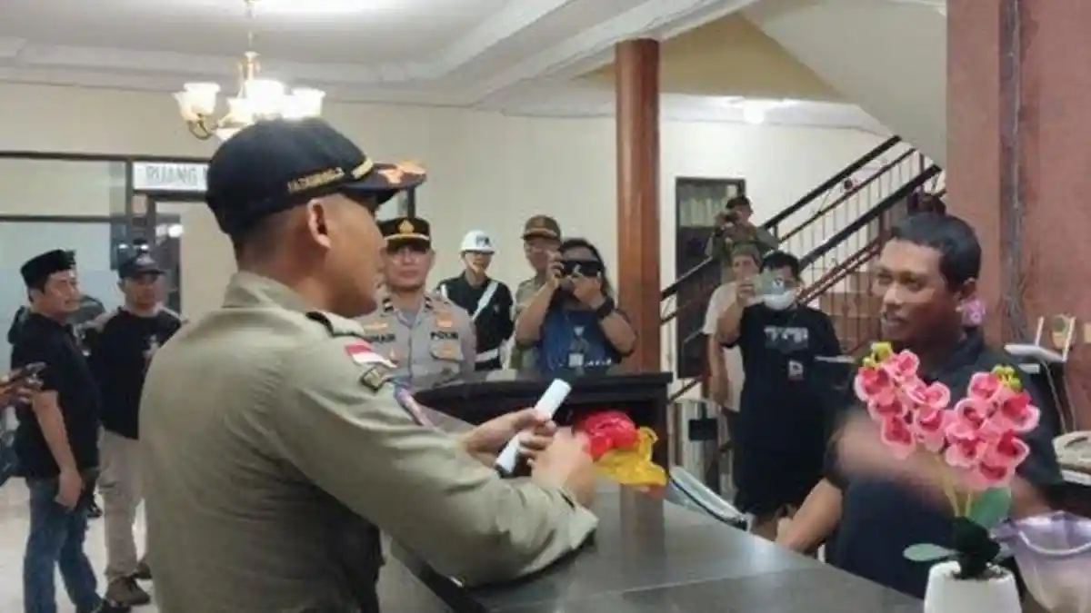 Janji Setia Sirna! Tamu Pria Terbirit-birit Tinggalkan Pasangannya di Hotel Sendirian