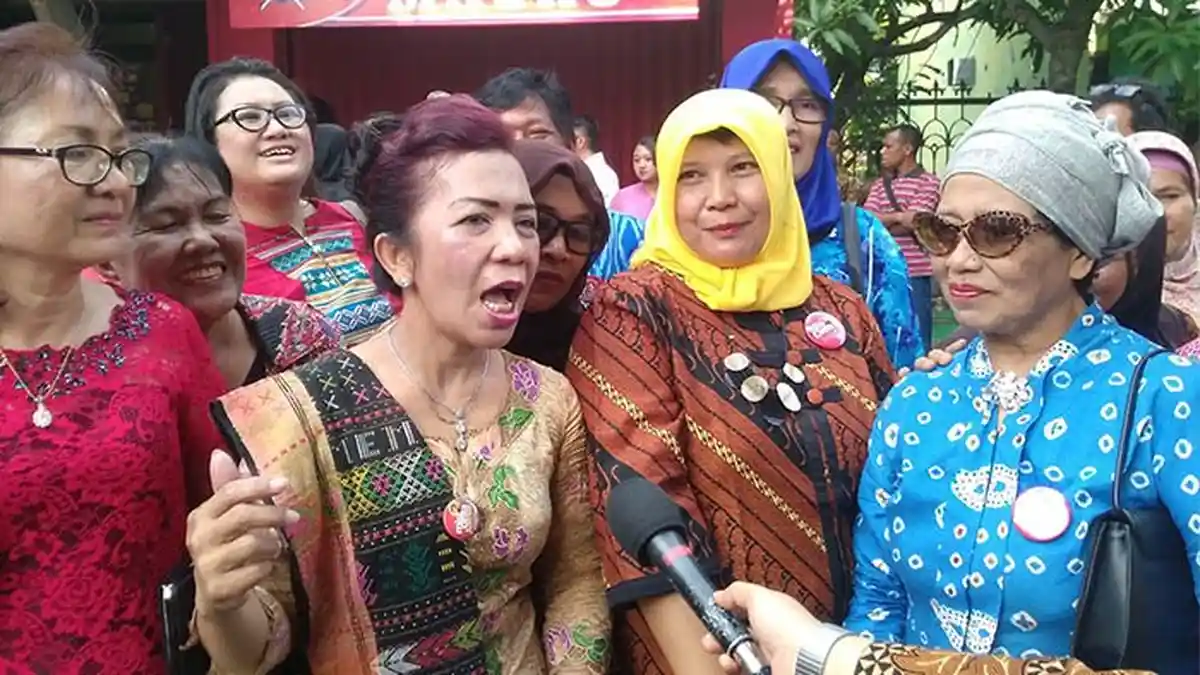 Bikin Heboh Pernikahan Kahiyang Ayu-Bobby Nasution, Lihat Aksi 'Emak-emak Jaman Now' Ini