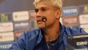Pemain-asing-di-Persib-Bandung-Ciro-Alves-memberikan-keterangan-pers.jpg