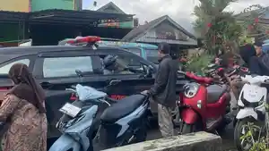 Foto-anak-kepala-Desa-Bonto-Sinala-berinisial-AN-menggunakan-mobil-Dinas.jpg