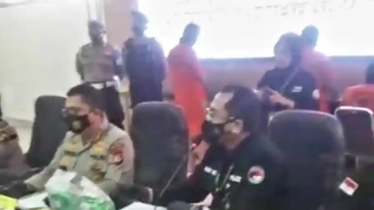 Pasutri Edarkan Sabu di Jonggol, Istri Dibekuk Suami Buron