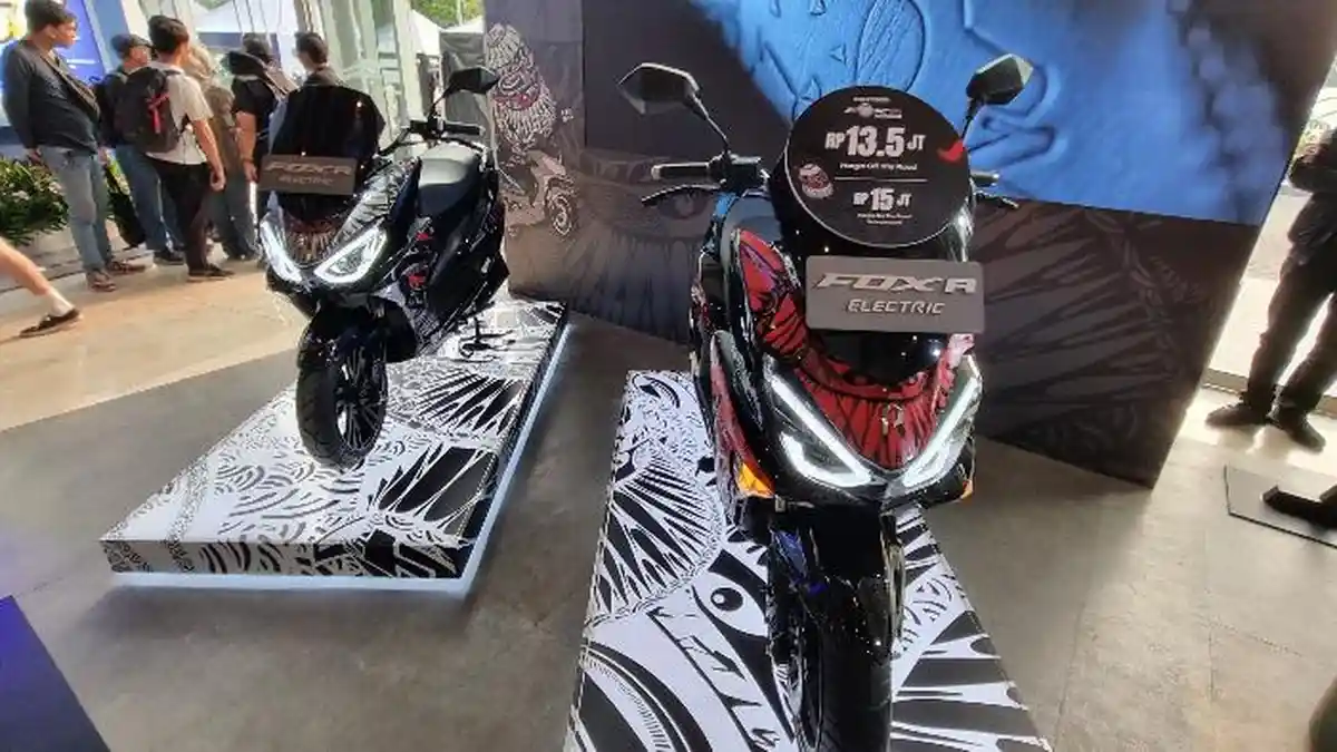 Kolaborasi dengan Seniman Graffiti Darbotz, Polytron Luncurkan Motor Listrik Fox-R Limited Edition