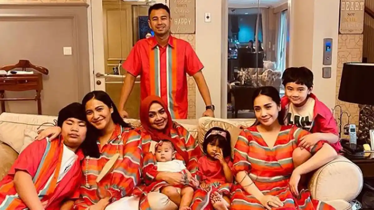 7 Artis Indonesia Pakai Baju Lebaran Seragam di Idulfitri 1442 H, Ada yang Rancang dan Jahit Sendiri