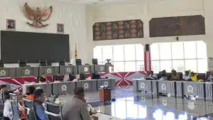 DPRK-Kaimana-menggelar-Rapat-Dengar-Pendapat-RDP-soal-Maxim.jpg
