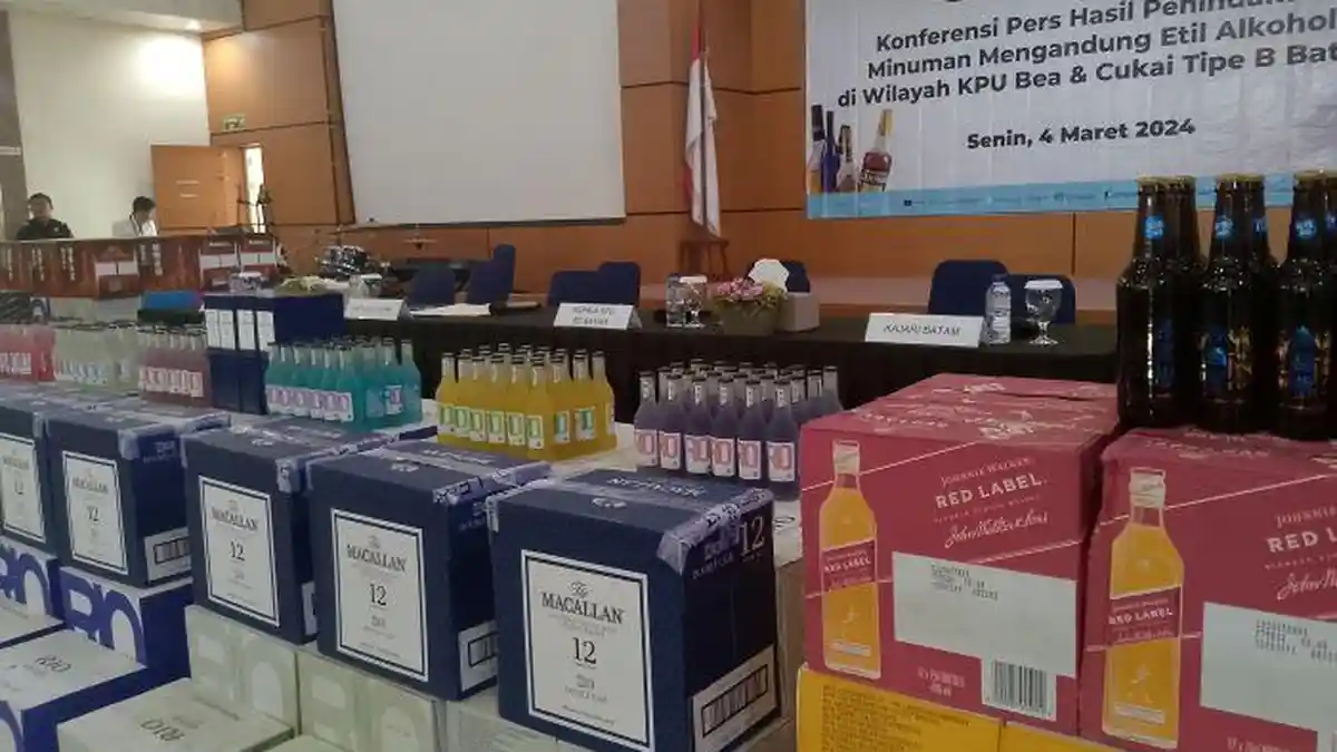 Bea Cukai Batam dan Kapolda Kepri Ekspos Mikol Ilegal Modus Palsukan Dokumen