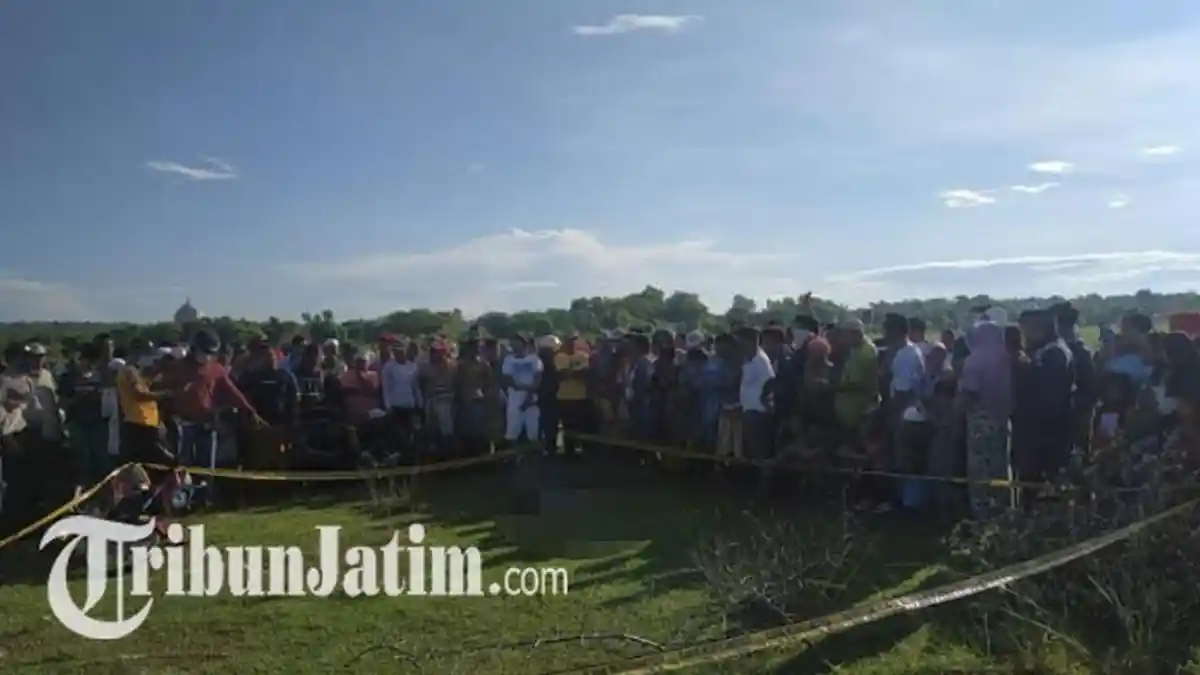 Identitas Mayat Pria Tergeletak di Lapangan Sampang Masih Teka-teki, Kondisi Punggung Bekas Dibacok
